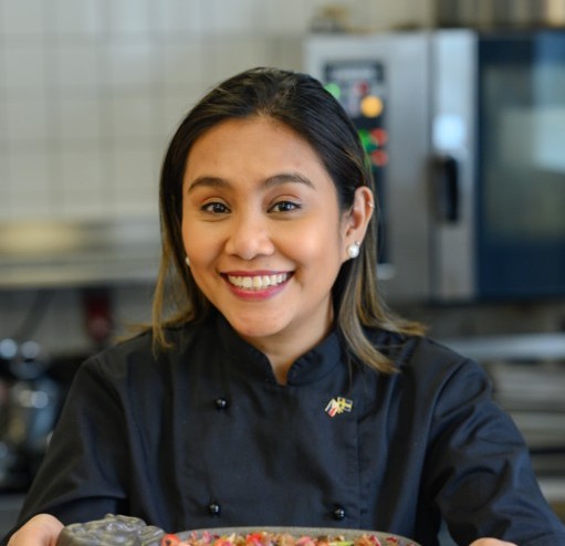 Porträtt av Elle, Filipino-kock